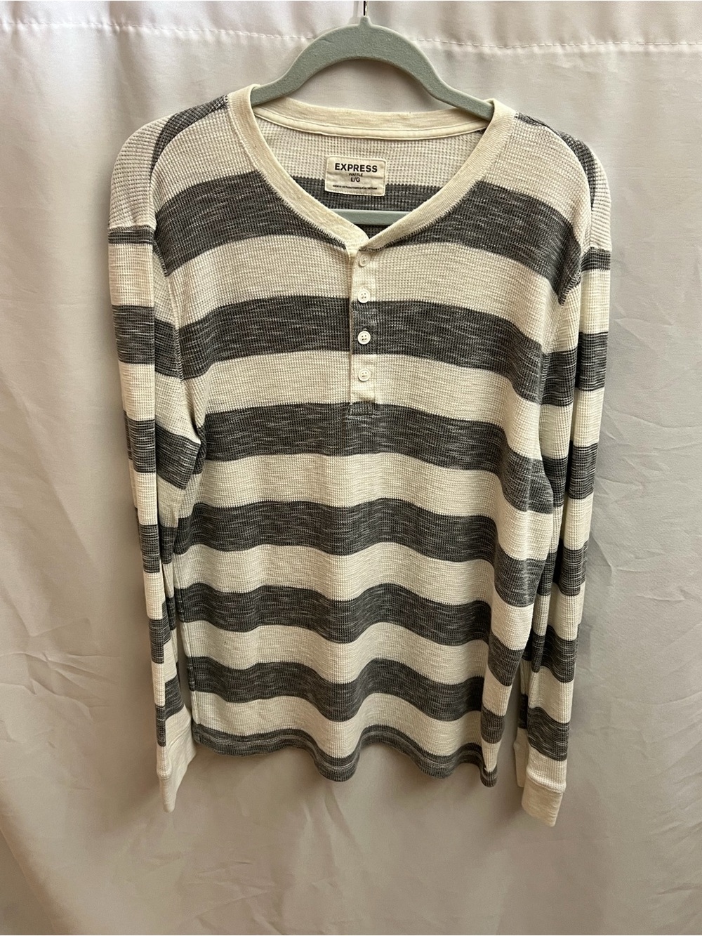Express Men’s L/G Gray White Striped Waffle Knit Henley Long Sleeve Shirt